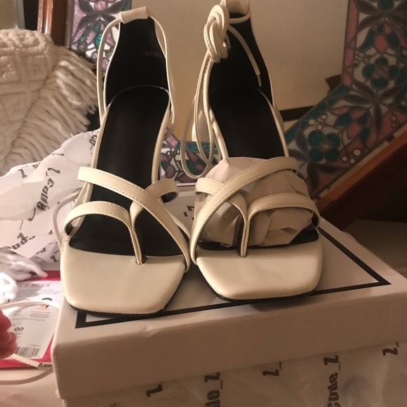 white 3” strapped heel sandal - Picture 4 of 4